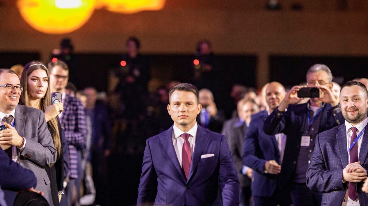 „Ne Židům, gayům a EU.“ Polská krajní pravice chce k moci, úspěšně se maskuje
